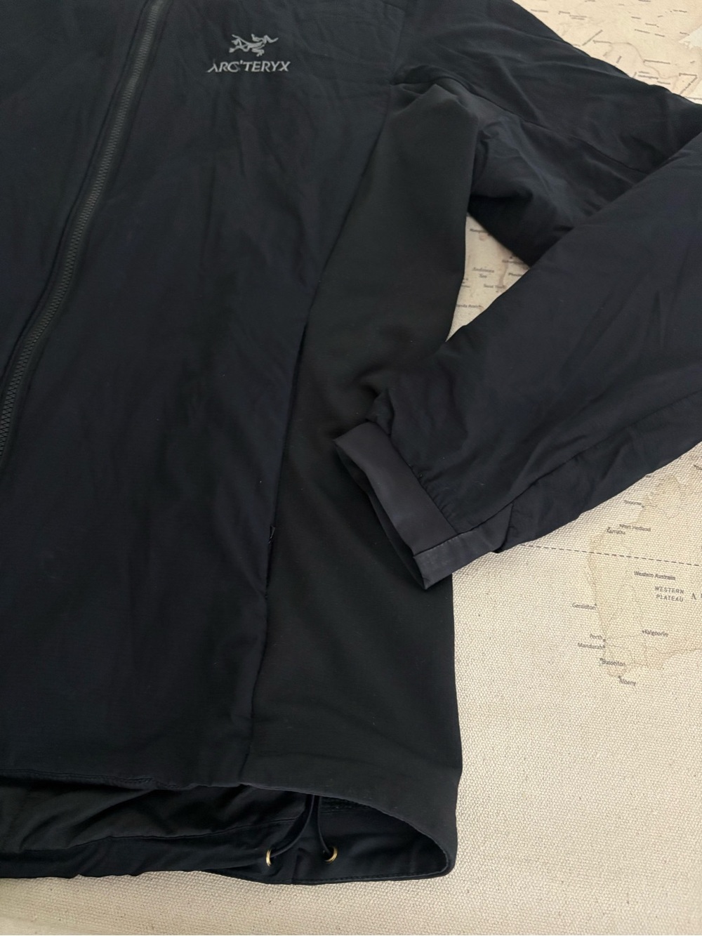 Arc'teryx Atom SL Insulated Jacket Size Medium Black - Picture 5 of 16